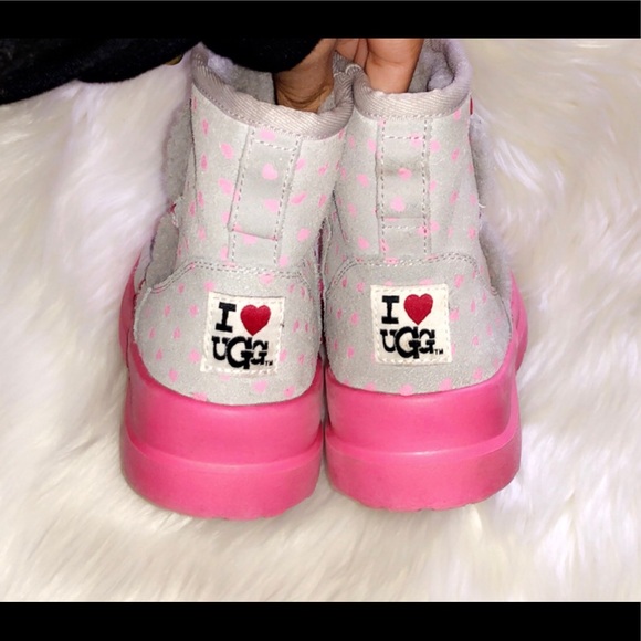 I ❤️ UGG Girls Heart Boots - Picture 4 of 5
